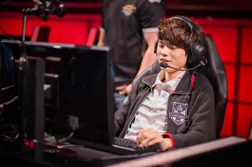 开云官网-100T轻取SHR，Deft拿下关键大龙宿命之战半决赛，成为赛场最大亮点