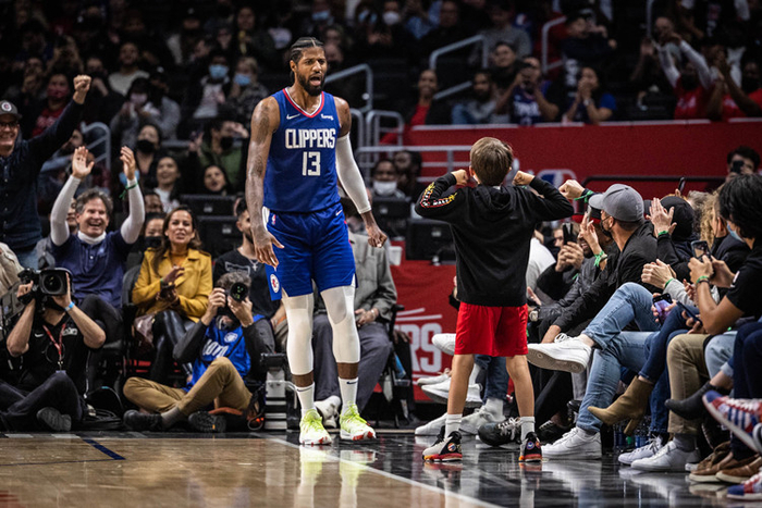 热火险胜上海队，乔治关键制胜