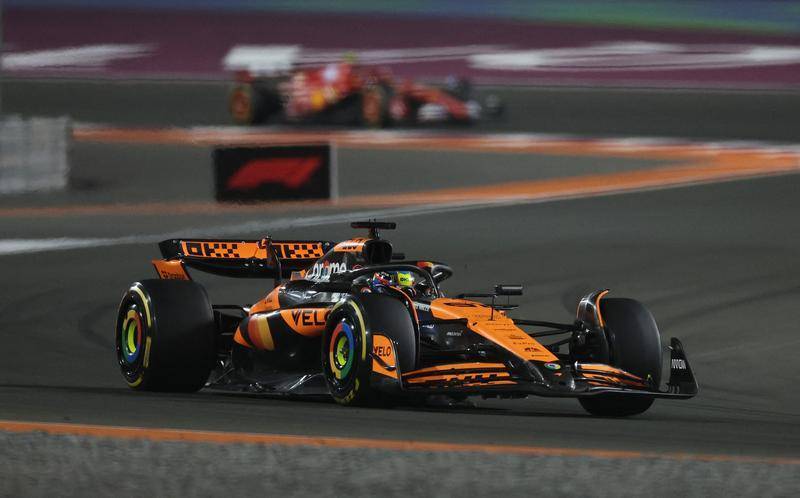 开云-包含迈凯伦鏖战法拉利，维斯塔潘高光表现的词条