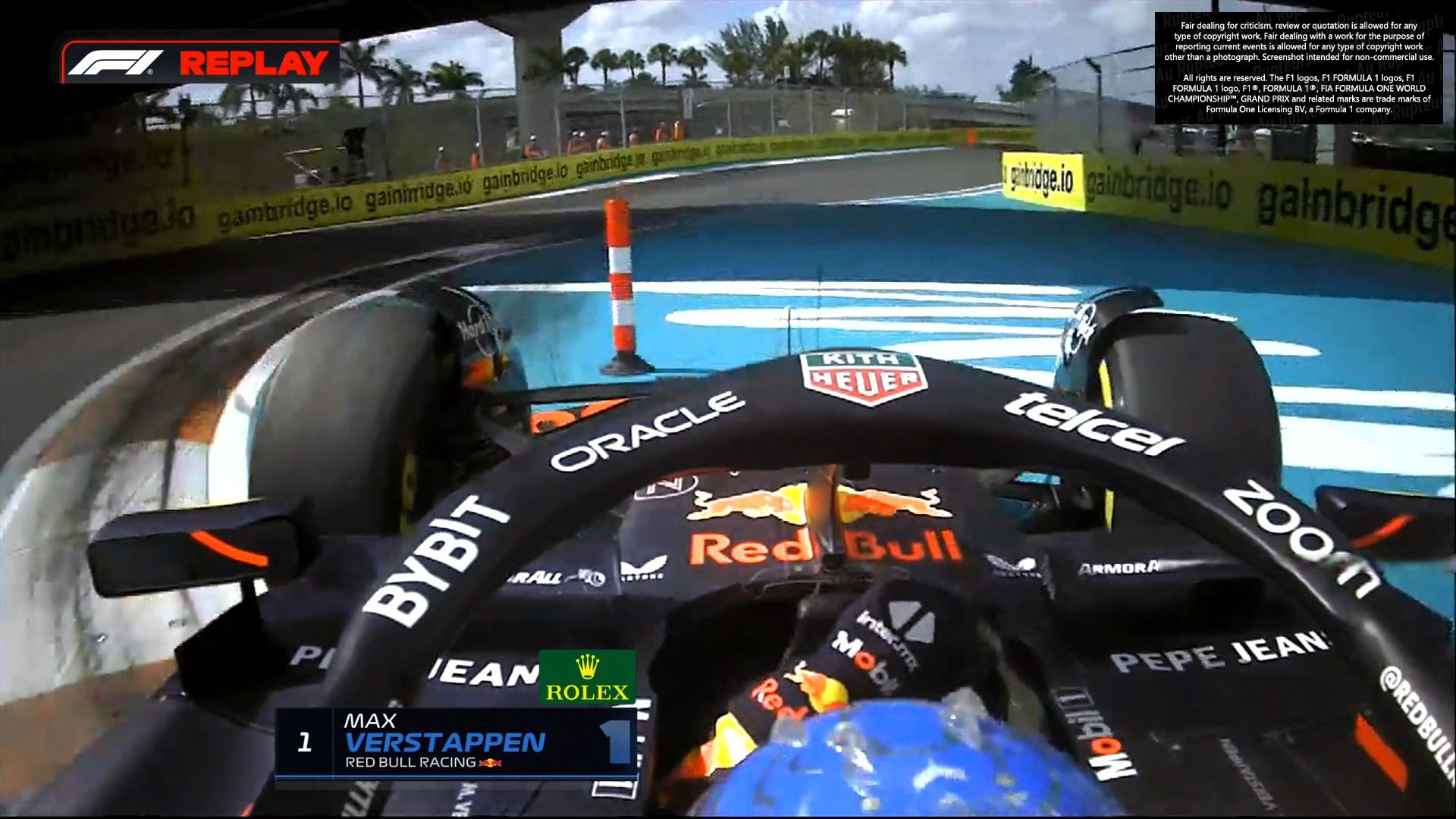 包含迈凯伦鏖战法拉利，维斯塔潘高光表现的词条