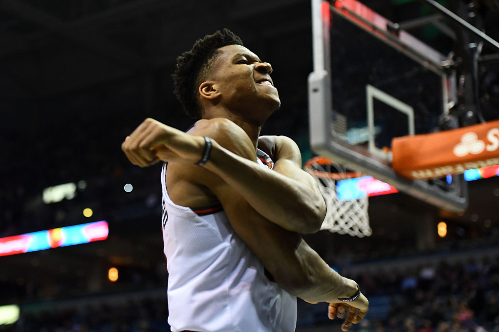 开云APP-雄鹿横扫广州队，乔治点燃赛场