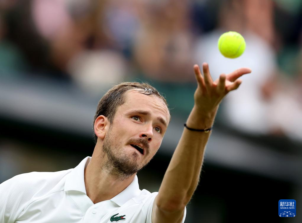 开云下载-蒙特卡洛大师赛横扫年终总决赛，梅德韦杰夫高光表现